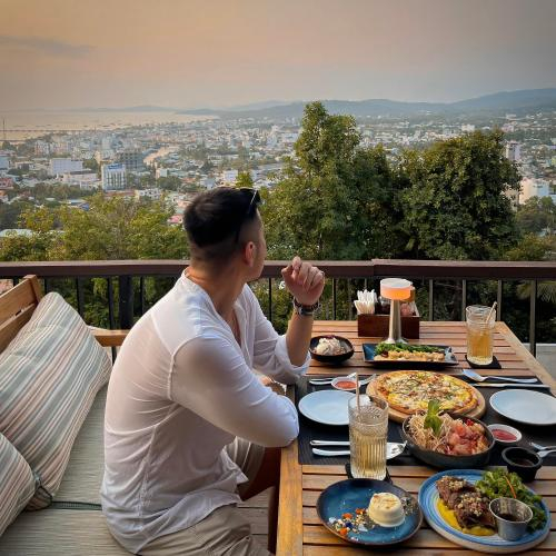 (TOUR RIÊNG) Tour Cafe Shopping Đưa/Tiễn Sân Bay – Nhóm 1-3 Khách